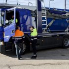 Un control de camiones de los Mossos en el área de L'Aldea.