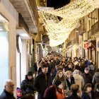 El carrer Monterols, uno de los más transitados por Navidad.