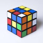 Un cubo de rubik.