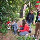 Una família que va anar a buscar el tió al Parc de Mas Iglesias.