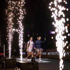 Paula Josemaría y Ari Sánchez, accediendo a la pista central del Sant Jordi.