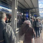 La estación de Vilanova llena de usuarios.