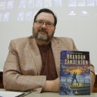 El escritor estadounidense Brandon Sanderson en Avilés.