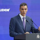 El presidente del Gobierno, Pedro Sánchez durante una rueda de prensa este lunes en el Palacio de la Moncloa en la que ha hecho balance de los últimos seis meses de mandato antes de las vacaciones.