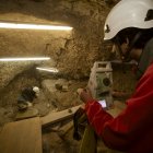 Trabajos de excavación en la cueva de El Mirador.