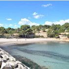 La playa de Pixavaques ha sido una de las afectadas por esta mancha de origen desconocido.