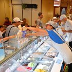 Les botigues de l'empresa Xixona a Reus s'han adaptat a la calor.