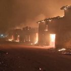 El pueblo leonés se consume por las llamas de los incendios forestales.
