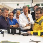 El presidente del PP, Alberto Núñez Feijóo (2i), visita el puesto de control de mando avanzado de extinción de incendios de Chandrexa de Queixa (Ourense) junto al presidente de la Xunta de Galicia, Alfonso Rueda.