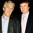 El empresario Jeffrey Epstein, ya fallecido, y el actual presidente de Estados Unidos, Donald Trump, en una imagen de archivo.