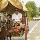 Els portants durant la primera etapa del recorregut.