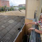 Angelina Pastor, mostrando la cubierta de la nave.
FOTO: MARC BOSCH