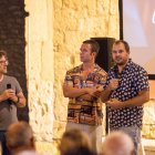 El actor Carles Francino y el director Sergi Miralles presentan su película, acompañados por el director del Cineclub de Altafulla