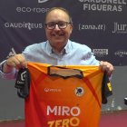 El presidente de las Ganxets, durante la presentación de la nueva camiseta.
