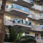 Fotografía de archivo de un bloque de apartamentos turísticos en Salou.