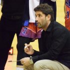 Manzano, dirigiendo al Lima Horta.