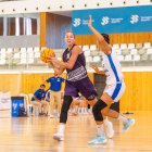 Mackeely Shantz avanza ante la oposición de una jugadora del Viladecans en el partido de Lliga Catalana Femenina 2 de la semana pasada.