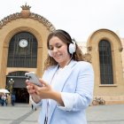 Una participante de la ruta en la plaza Corsini de Tarragona.