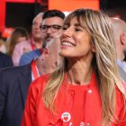 La esposa de Pedro Sánchez, Begoña Gómez, este domingo en la clausura del Congreso del PSOE en Sevilla