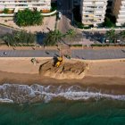 Recolocación de la arena retenida de manera natural.