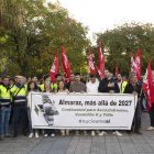 Concentración de trabajadores de la Central Nuclear de Almaraz para exigir su continuidad más allá de 2027.