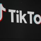 El logo de Tik Tok en Los Ángeles.