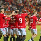 Los granas celebran el gol de Baselga.