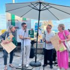 Las hermanas Dánae e Yvonne en el traslaso de manos de L'Espineta.