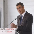 El presidente del Gobierno, Pedro Sánchez interviene en el acto de colocación de la primera piedra de las obras del desarrollo urbanístico Retamar de la Huerta, este martes.