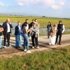 Visita per conèixer els danys als camps d'arròs del Delta.