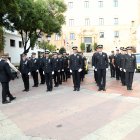 Formació de la Policia Local a la plaça del Castell.