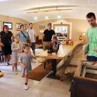 La Granja Roca Soldevila compta encara amb material original, com és el cas d'aquesta incubadora de pollets.