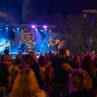 Un dels moments destacats de la FiraBirra, l’actuació del grup Tributo a Hombres G.