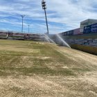 Ressembra de gespa a l'estadi reusenc.