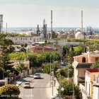 Imagen de La Canonja, con la química en el fondo