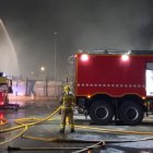 Imagen de los Bombers trabajando en el incendio en Constantí