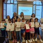 Imatge del lliurament de diplomes als grups de joves estudiants de La Martina Kids&Us