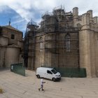 La gran embastida instal·lada a l’absis de la Catedral tortosina.