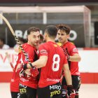 Los rojinegros celebran un gol durante esta temporada.