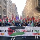 Cabecera de la manifestación de CCOO con la pancarta por la Via Laietana