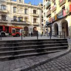 El fuego está a pocos metros del Ayuntamiento de Valls, en la plaza del Blat.