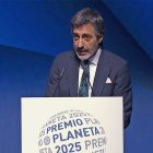 Juan del Val, recogiendo el premio.