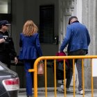 Koldo García, exasesor del exministro de Transportes José Luis Ábalos, acompañado de su abogada Leticia de la Hoz, llega al Tribunal Supremo para declarar este jueves.