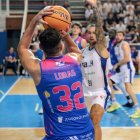 David Loras lanza a canasta esta temporada en el Serrallo.