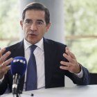 El presidente del BBVA, Carlos Torres, ha reconocido este viernes que le ha "sorprendido" el resultado final de la opa sobre el Banco Sabadell.