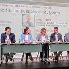 Casañas (i) en la mes de alcaldes en la jornada de la URV