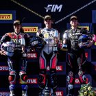 Paola Ramos,en el centro del podio, tars ganar la carrera de Jerez.