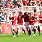 Los jugadores del Nàstic celebran el segundo gol ante el Tarazona.