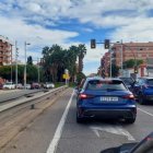 Los coches que llegan a Tarragona no pueden acceder a la avenida Andorra, cortada por los abras.