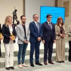 Los premiados junto al presidente de la Generalitat, Salvador Illa.